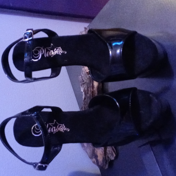 Pleaser Black 4 inch heels almost new! - Picture 2 of 6